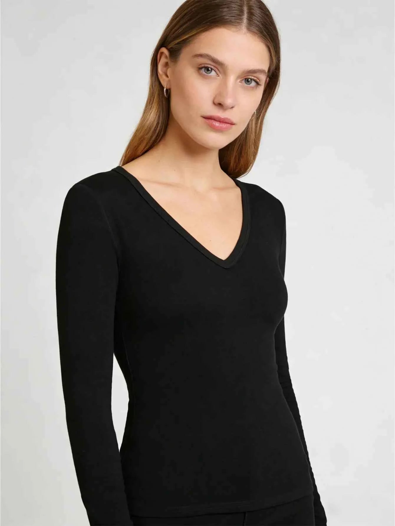 2026 new plain-colored long-sleeved T-shirt, with textured design, soft texture and fashionable appearance