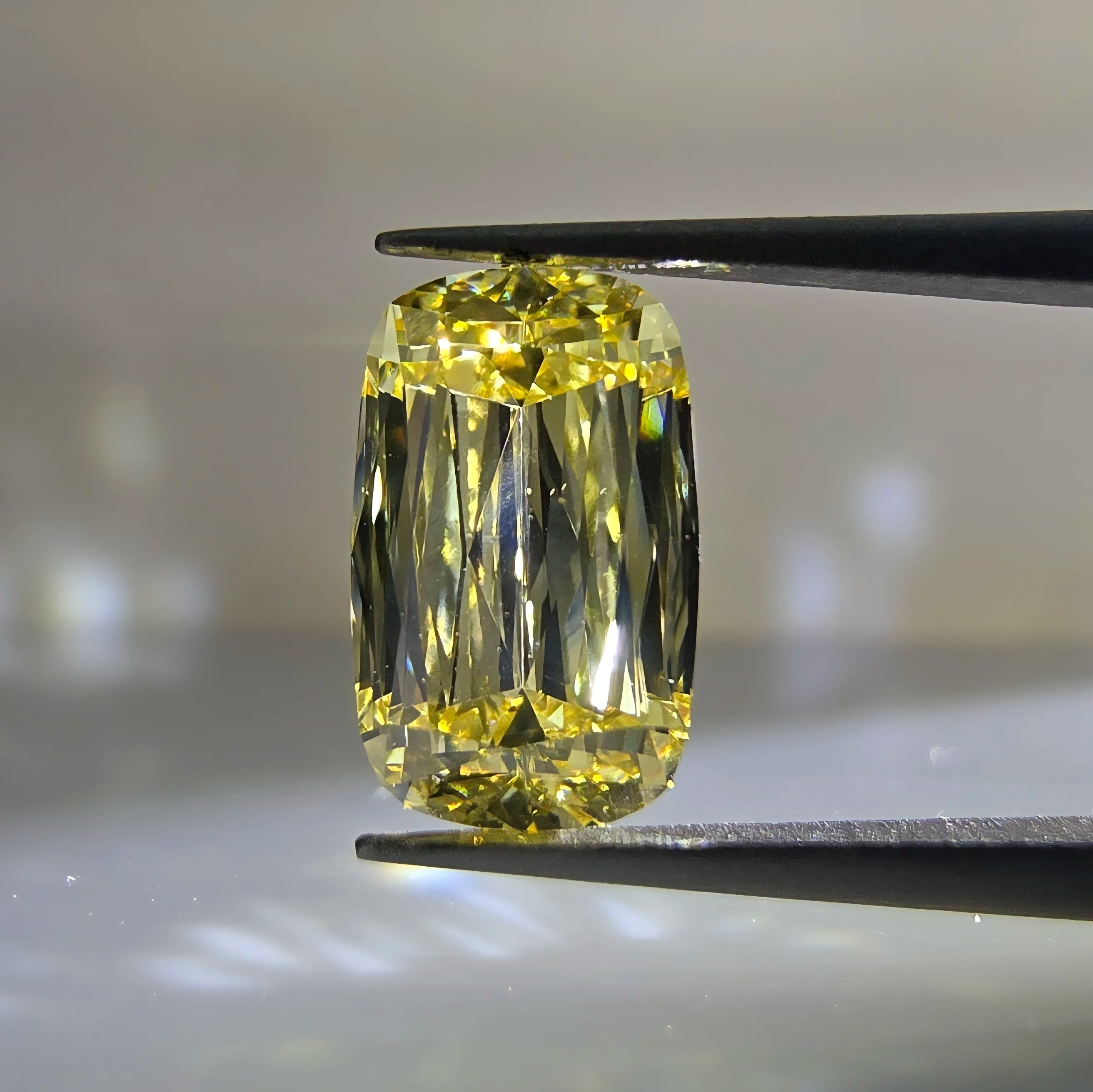 IGI Certified Rectangular Cushion Mixed Cut 1.5CT Fancy Light Yellow Lab Grown Diamond VS2 Loose For Jewelry Making