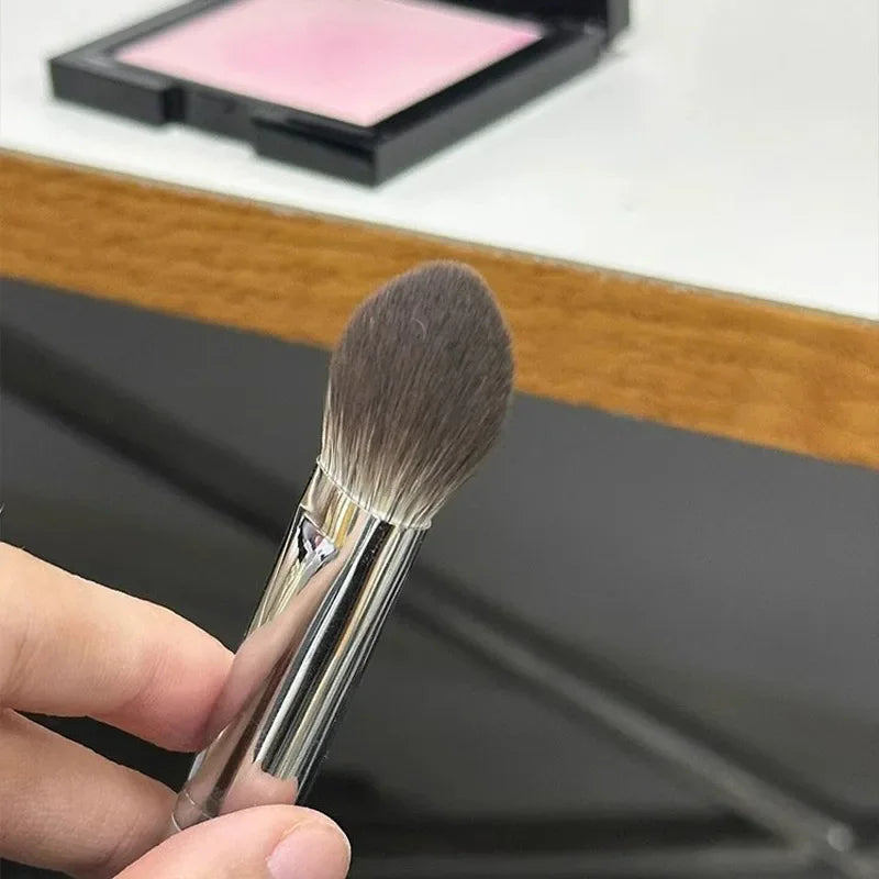 1/2PCS Peach Heart Blusher Brush - Precision Flat Applicator for Powder/Cream/Liquid, Vegan & Cruelty-Free Makeup Tool