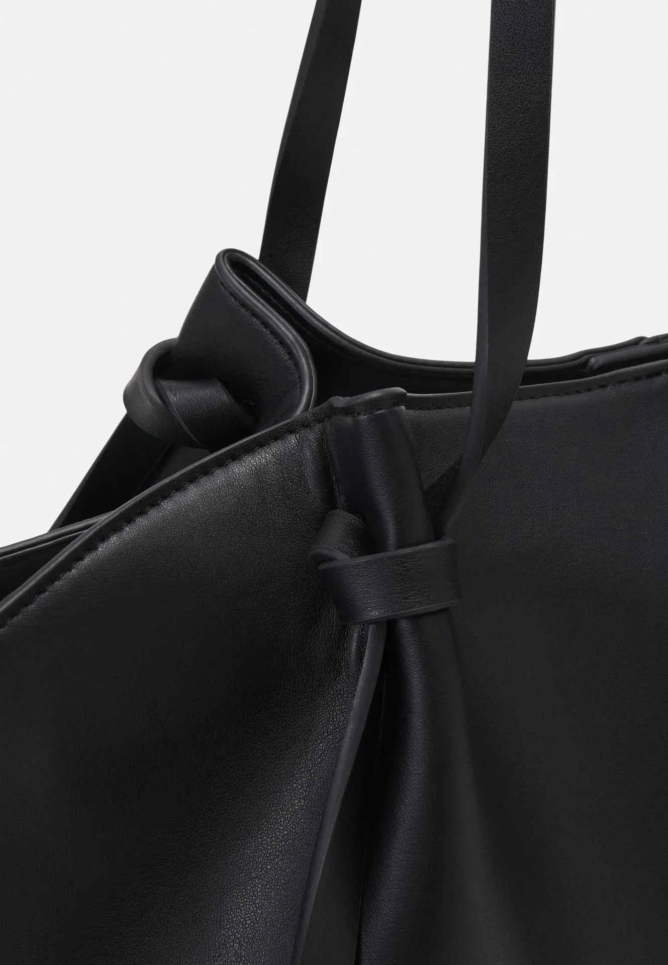 Fashion Large Capacity Trapeze Bag Designer Chic Lock Women Shoulder Bags Luxury Pu Leather Handbags Trend Underarm Bag 2025