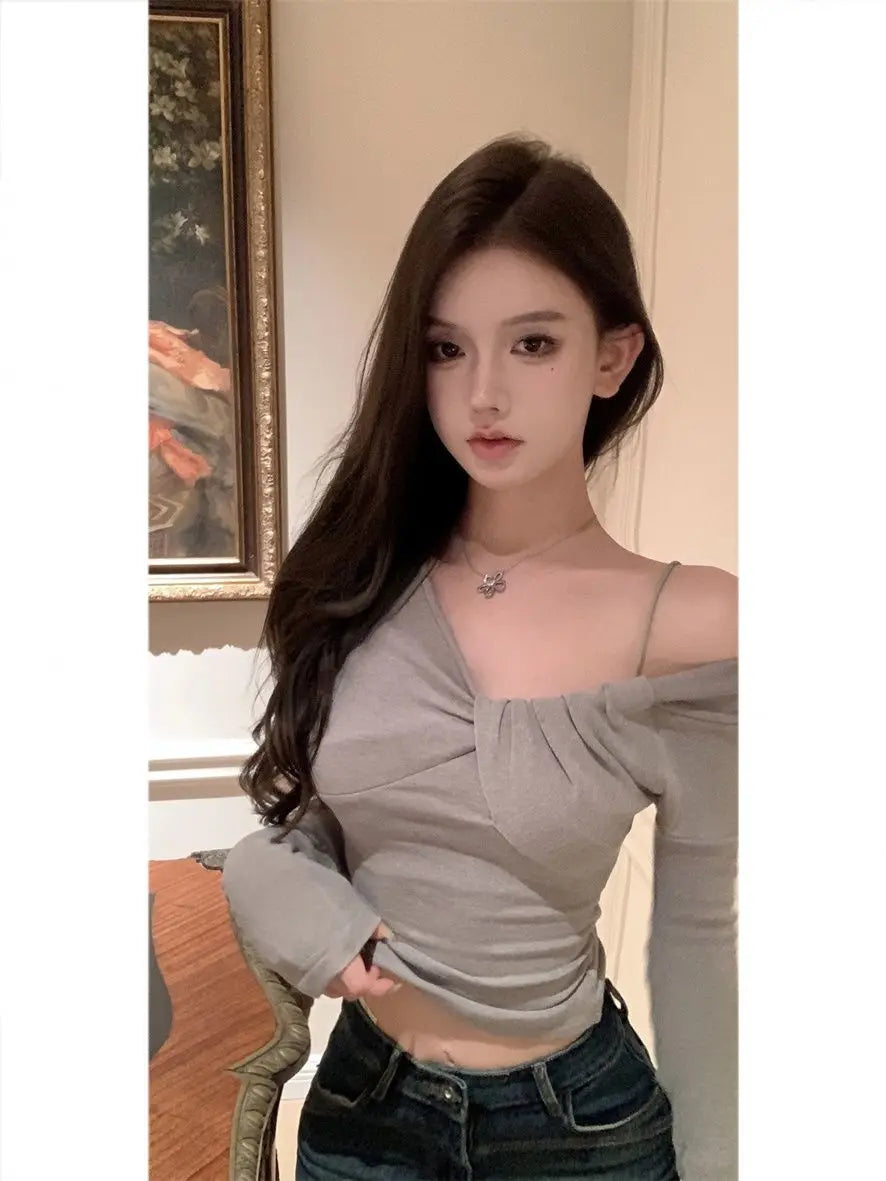 Pure Sexy Hot Girl Sexy Top for Women in Autumn and Winter One-shoulder Irregular Kink Design Base Shirt