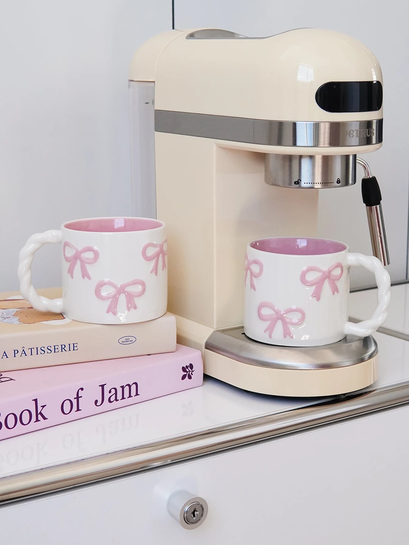 1Pc 13.4oz Pink Ceramic Mug with Bowknot, Ceramic Cup with Twisted Handle, Exquisite and Simple Pink Embossed Cup, Suitable for Latte Art in Coffee Shops, Home Decor Drinkware, Drinking Cup for Kitchen, Living Room, Bedroom,