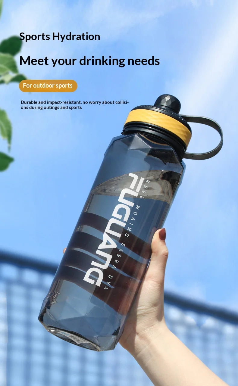 Large-capacity Sports Water Bottle Made of PC Material with Leak-proof Design Suitable for Use in Fitness Venues and Outdoors