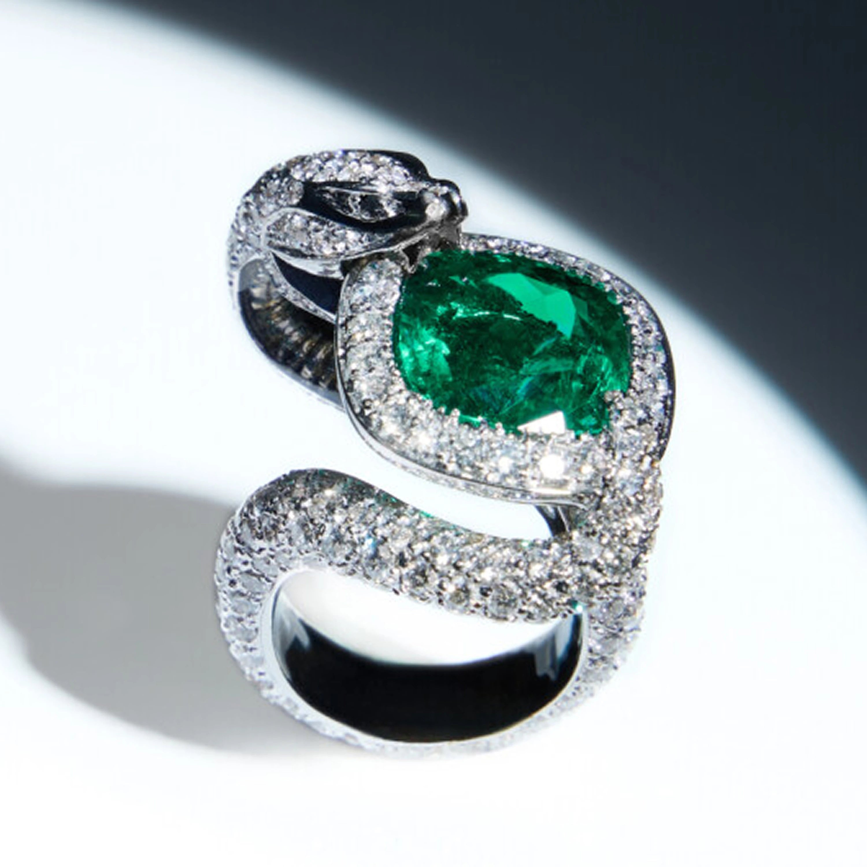 Luxury Women 18K Gold Cocktail Ring With Emerald Cut Gemstone Pave Diamond Setting Engagement Jewelry
