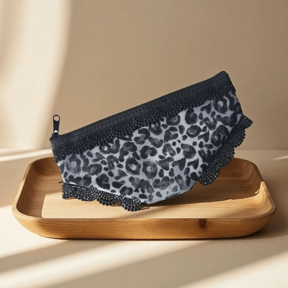 New Briefs Shape Cosmetic Bag Mesh Lace Heart Makeup Storage Pouch Y2K Transparent Toiletry Bag Storage for Travel