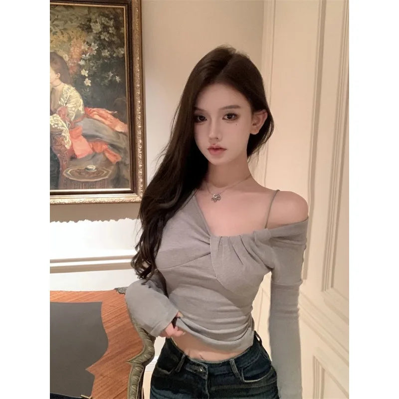 Pure Sexy Hot Girl Sexy Top for Women in Autumn and Winter One-shoulder Irregular Kink Design Base Shirt