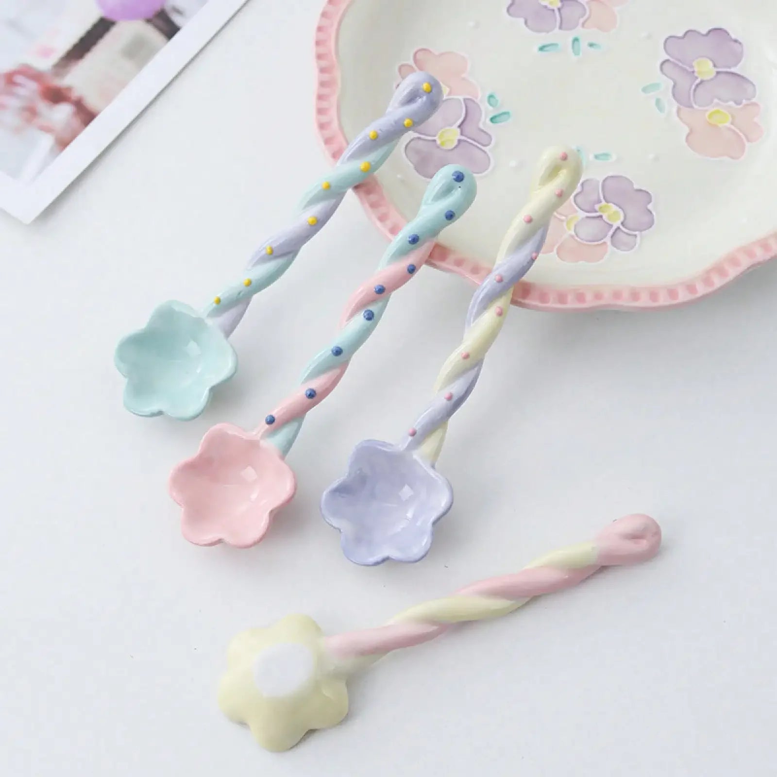 Ceramic Long-Handled Spoon For Home Use, High Aesthetic Value, Cute Ins-Style Stirring Spoon, Coffee Spoon, Girly Spoon, Suitable For Graduation Gifts, Daily Use, And Holiday Presents.