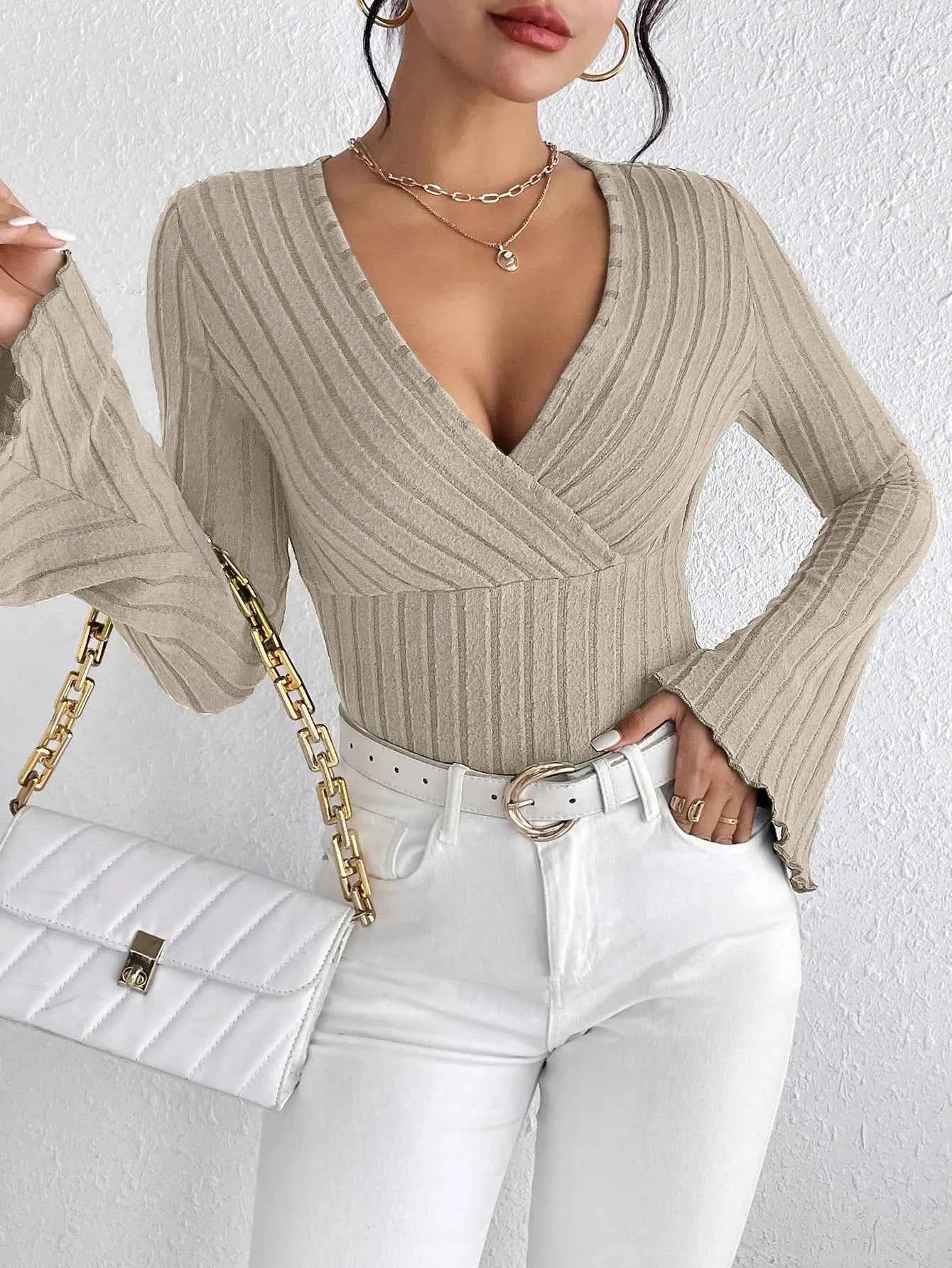 Ladies' autumn and winter apricot-colored V-neck long-sleeved slim striped T-shirt knitted sweater, sexy knitted top