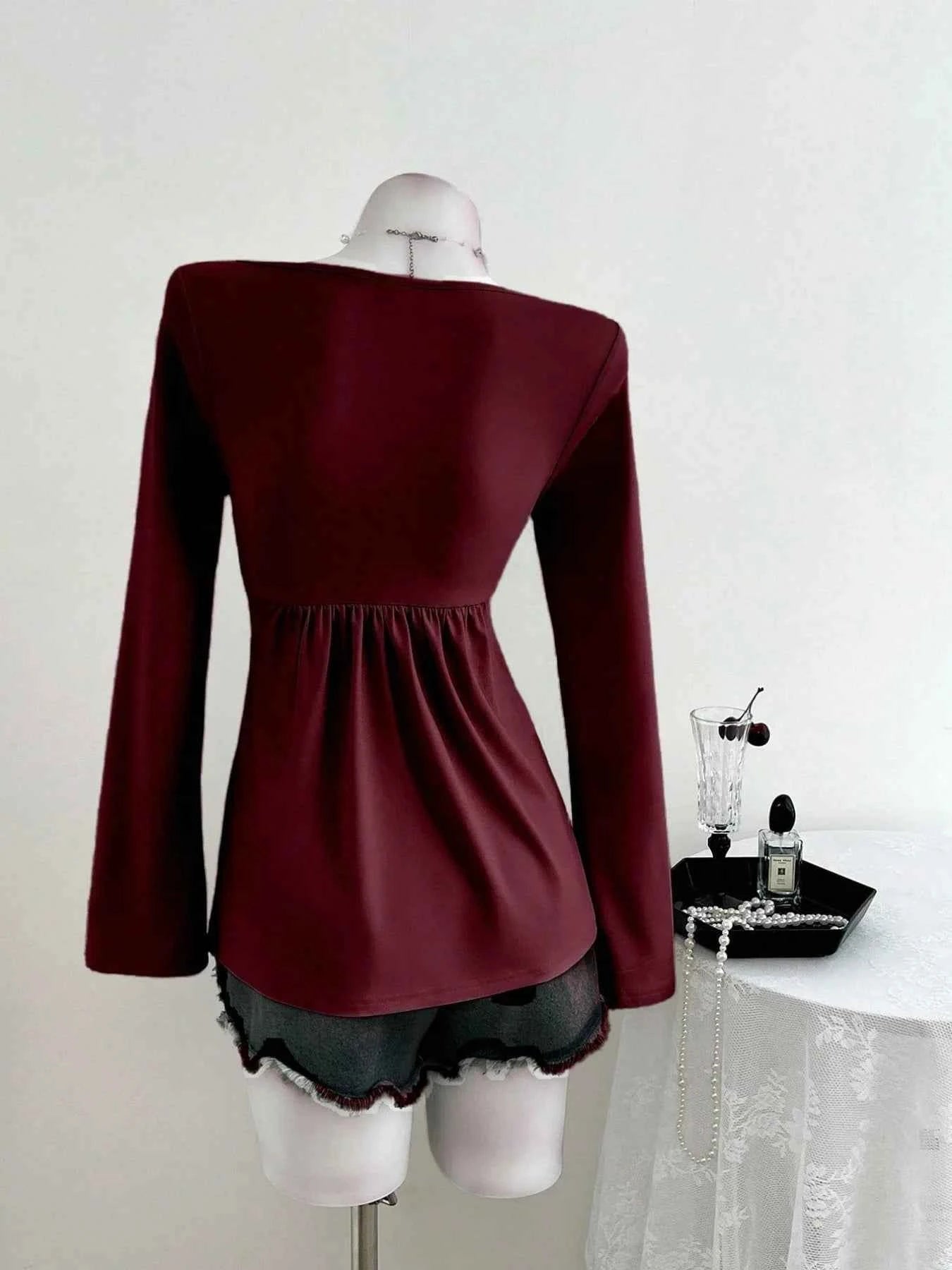 Spring and Autumn New French Design with Twisted Chest, Fashionable Style, Autumn and Winter Hoodie, Long Sleeve Top for Women