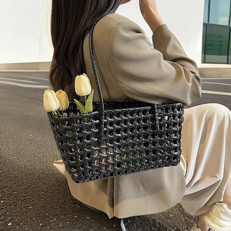 1pcs Plastic Hollow Weave Bag Countryside Style Large Capacity Beach Tote Bag Bucket Bag Bohemian Style Woman PVC Handbag Summer