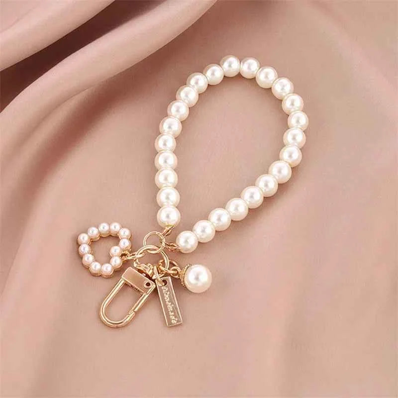 New Arrival Pearl Heart Charm Keyring Bag Charm Accessory for Women, Trendy Key Pendant for Backpacks, Unique Gift Idea