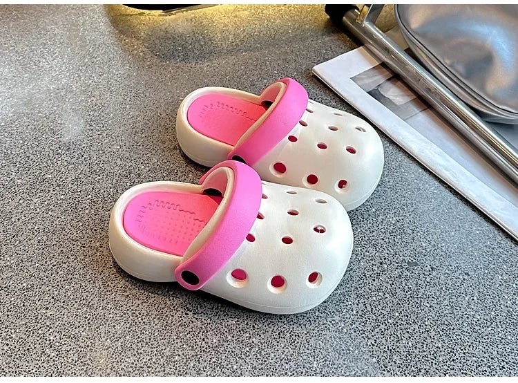Kids Sandals Outdoors 2025 New Children Slippers Non-slip Soft Sole Students Beach Shoes Hollowed-out Breathable Fashion Trendy