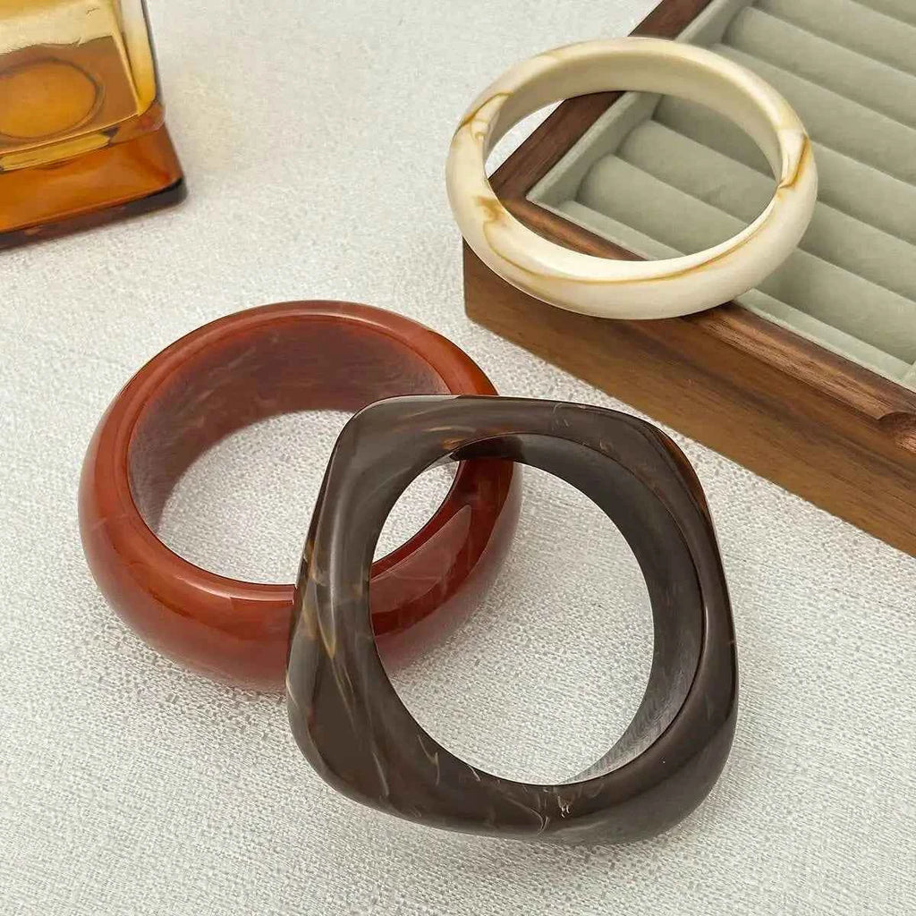 Ingemark 3 Styles Vintage Boho Chunky Resin Acrylic Bangles for Women Boho Wide Chunky Round Stackable  Bracelets Hand Jewelry