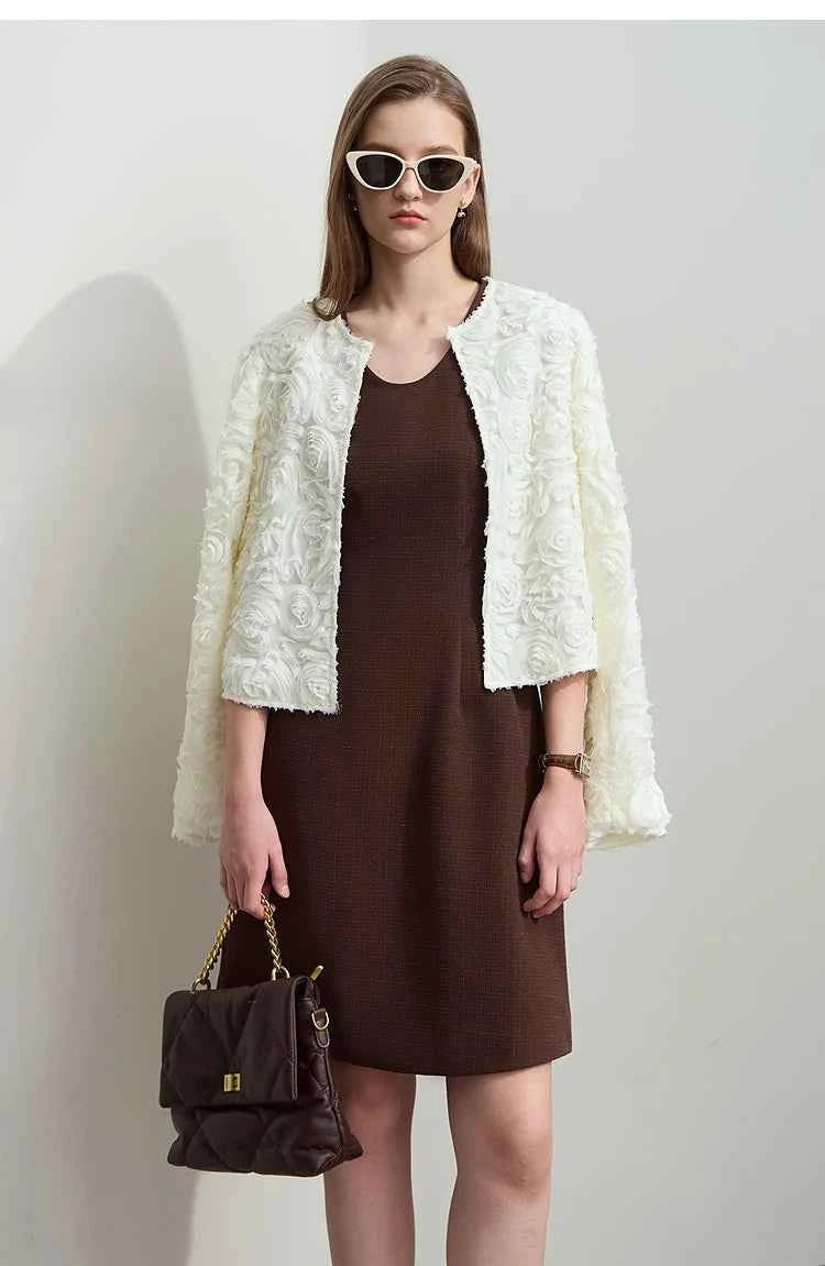 AMII Minimalism Short Jacket Women 2025 Autumn New Elegant Romantic Stereoscopic Flower O-Neck Hook Button Outwear Coat 12521066