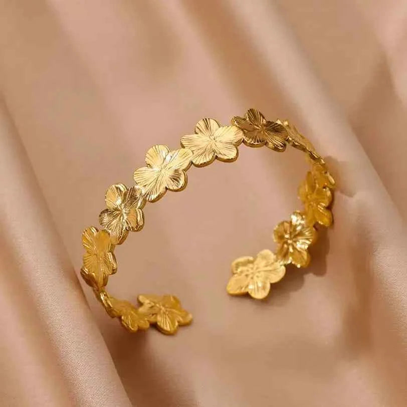 Vintage Flower Bangles For Women Gold Color Stainless Steel Flower Bangles Bracelets Femme Jewelry Party Gift pulseras