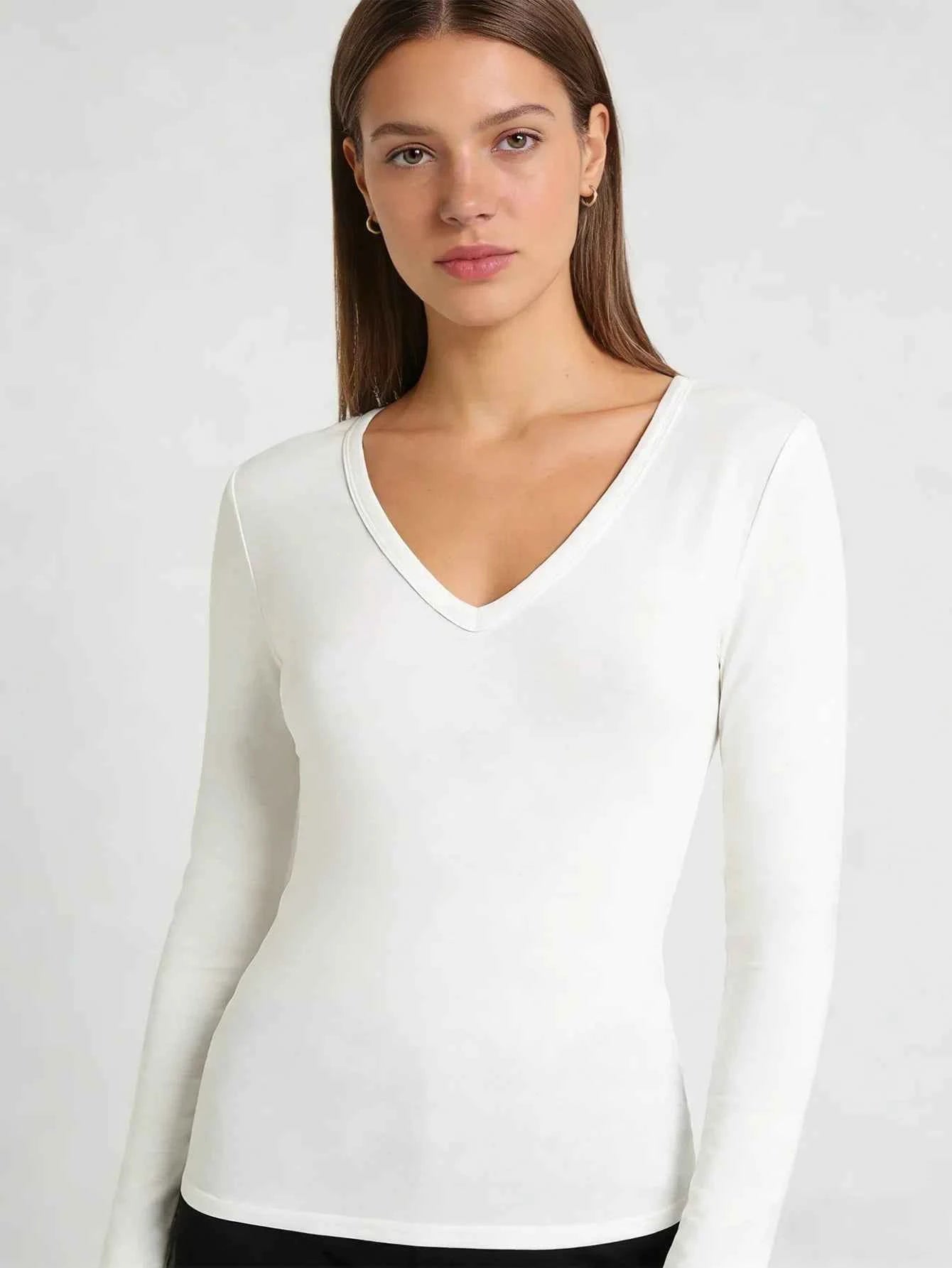 2026 new plain-colored long-sleeved T-shirt, with textured design, soft texture and fashionable appearance