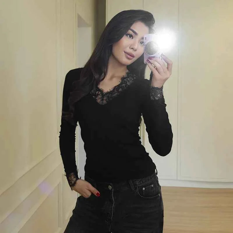 Women's V-neck Lace Splicing Top European American Style Autumn New Waist Exposed Umbilical Fashionable Casual Wear