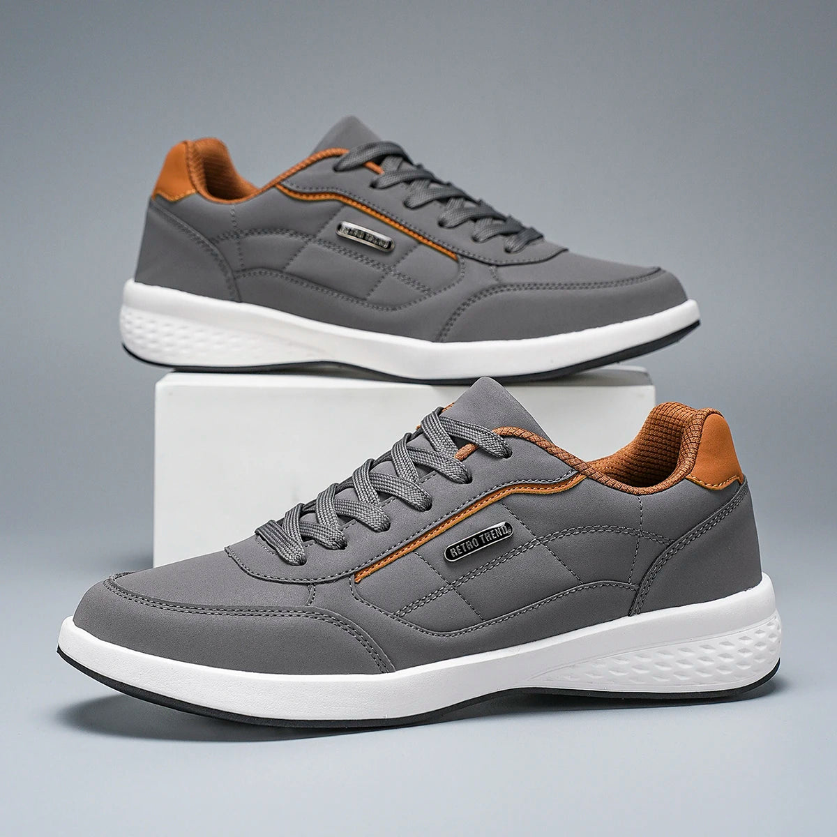 New Breathable Leather Men Shoes Lightweight Comfortable Men Sneakers Fashions Lace Up Casual Shoes Flat Shoes Zapatillas Hombre