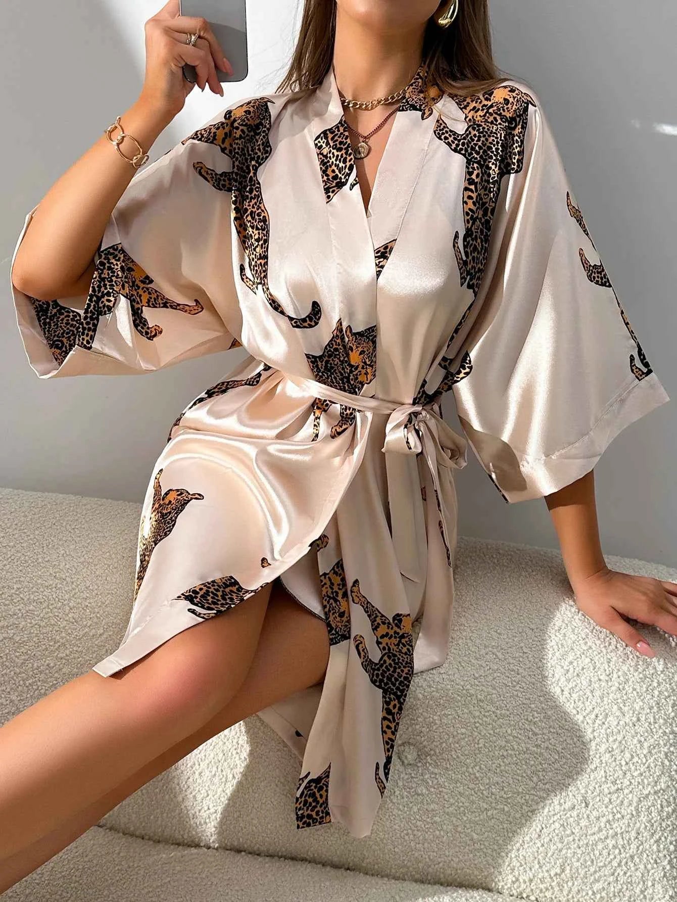 Women's Kimono Robe Fashionable Leopard Print Short Sleeve Tie Waist Night Robe Sleepwear Loungewear