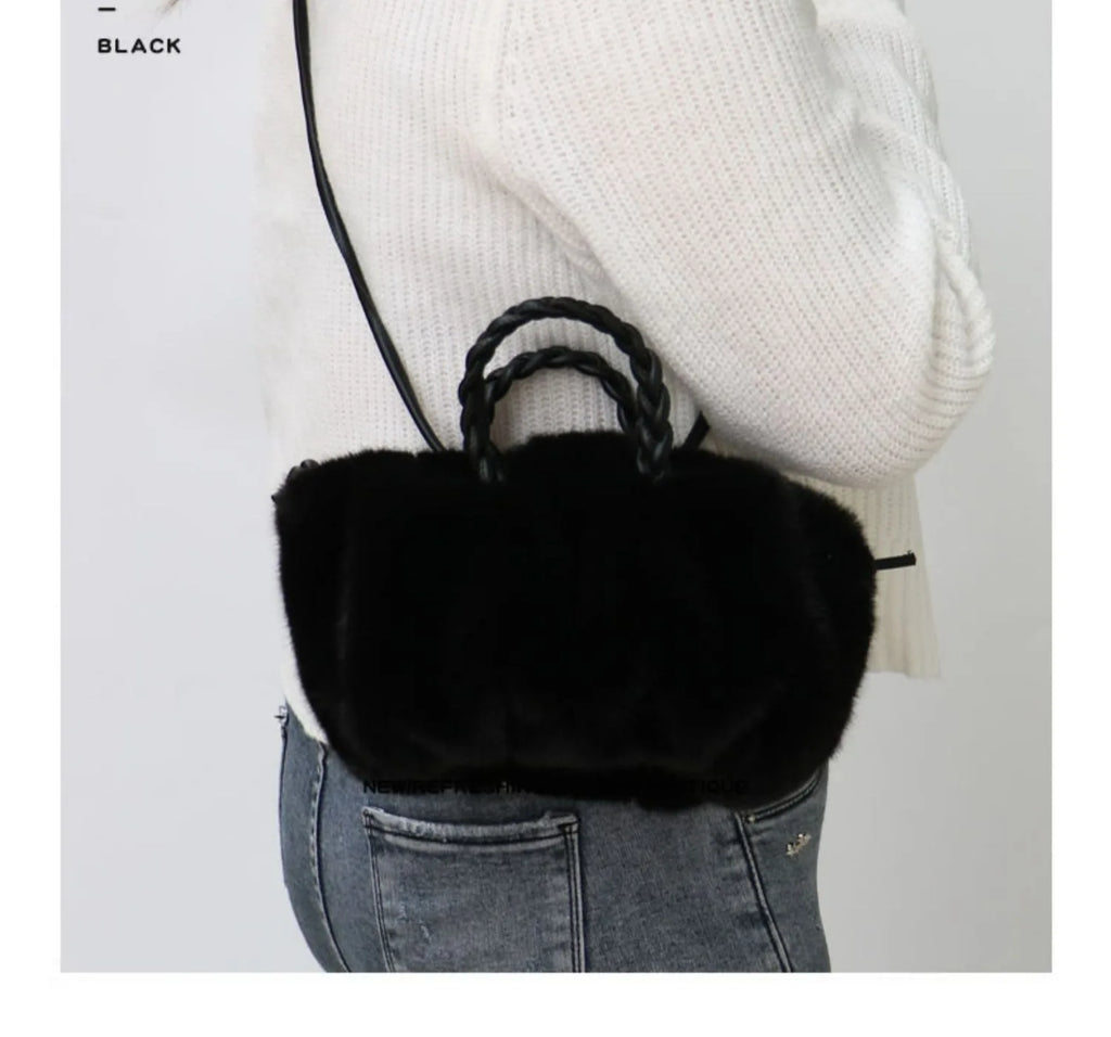 Autumn and winter versatile simple solid color portable hair bag women's autumn and winter new pleated cloud bag high-end plush