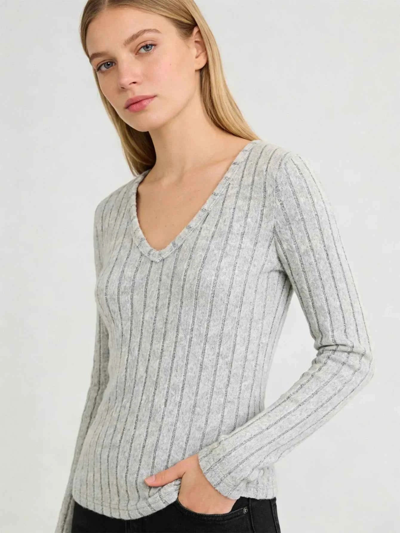 2026 new plain-colored long-sleeved T-shirt, with textured design, soft texture and fashionable appearance