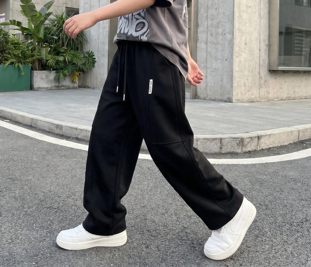 2026 New Spring Casual Kids Pants Black Elastic Waist Straight Leg Sweatpants for Boys Loose Pocket Children Trousers