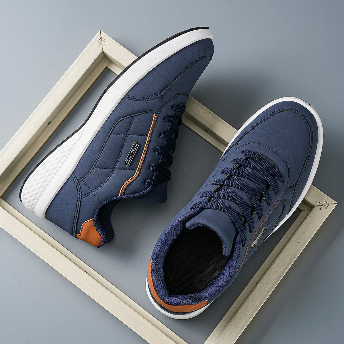 New Breathable Leather Men Shoes Lightweight Comfortable Men Sneakers Fashions Lace Up Casual Shoes Flat Shoes Zapatillas Hombre