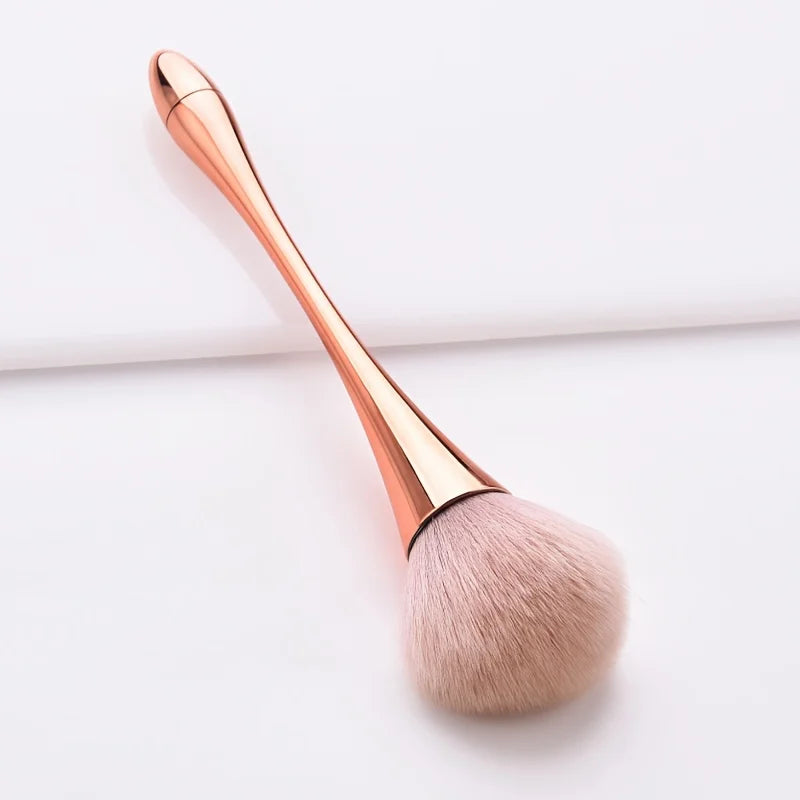 Luxurious nail brushes, new makeup brushes, blush brushes, nail brushes, dust brushes, and loose brushes