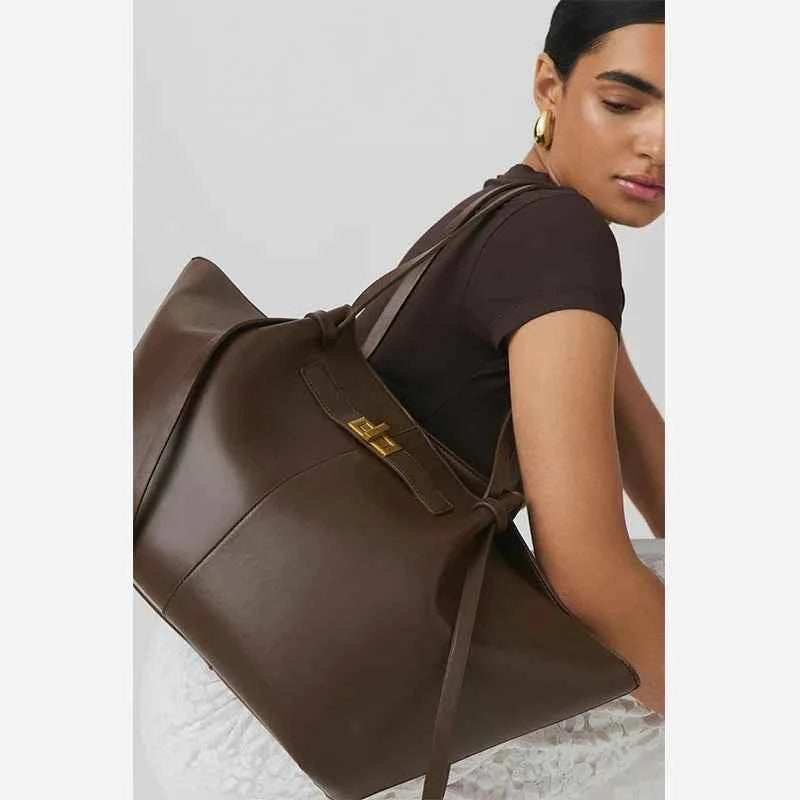 Fashion Large Capacity Trapeze Bag Designer Chic Lock Women Shoulder Bags Luxury Pu Leather Handbags Trend Underarm Bag 2025