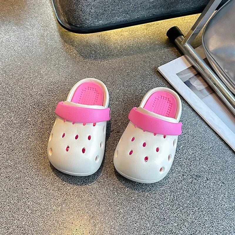 Kids Sandals Outdoors 2025 New Children Slippers Non-slip Soft Sole Students Beach Shoes Hollowed-out Breathable Fashion Trendy