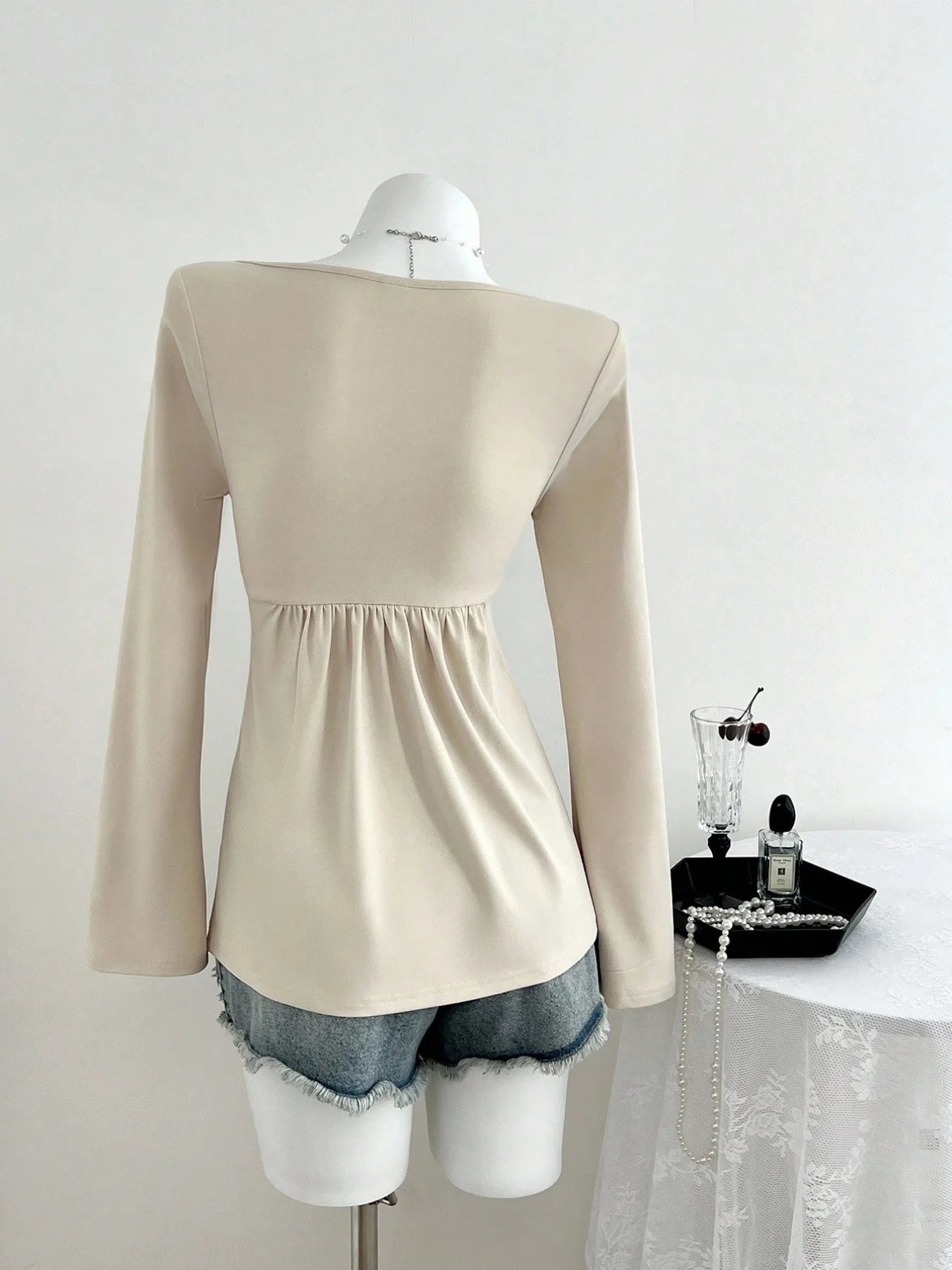 Spring and Autumn New French Design with Twisted Chest, Fashionable Style, Autumn and Winter Hoodie, Long Sleeve Top for Women