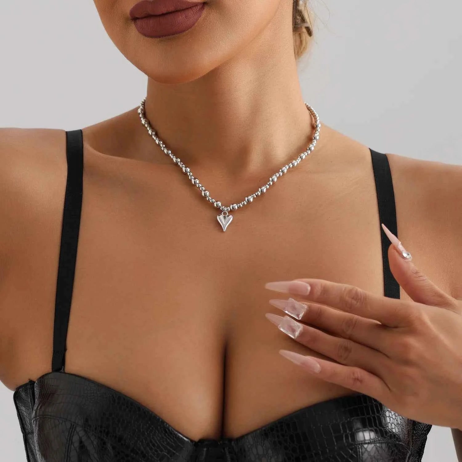 Y2K Heart Beaded Necklace Women Boho Crystal Class Gravel Clavicle Chain Cool Y2K Choker Exquisite Fashion Jewelry