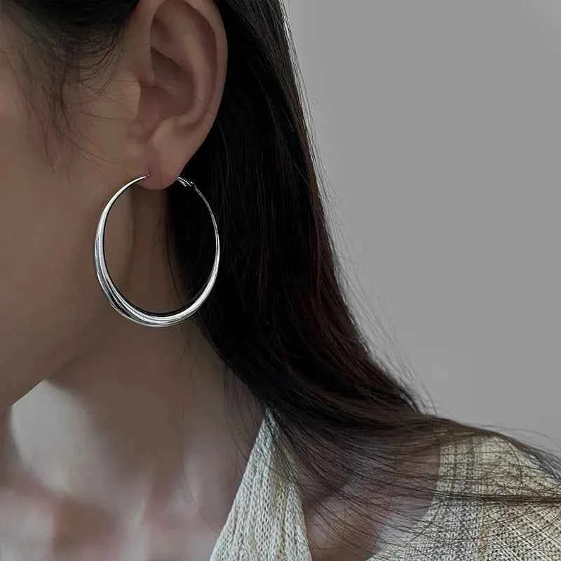 Fashion Exaggerated Big Circle Hoop Earrings for Women Statement Jewelry Smooth Circle Earrings Femme Boucles d'oreilles