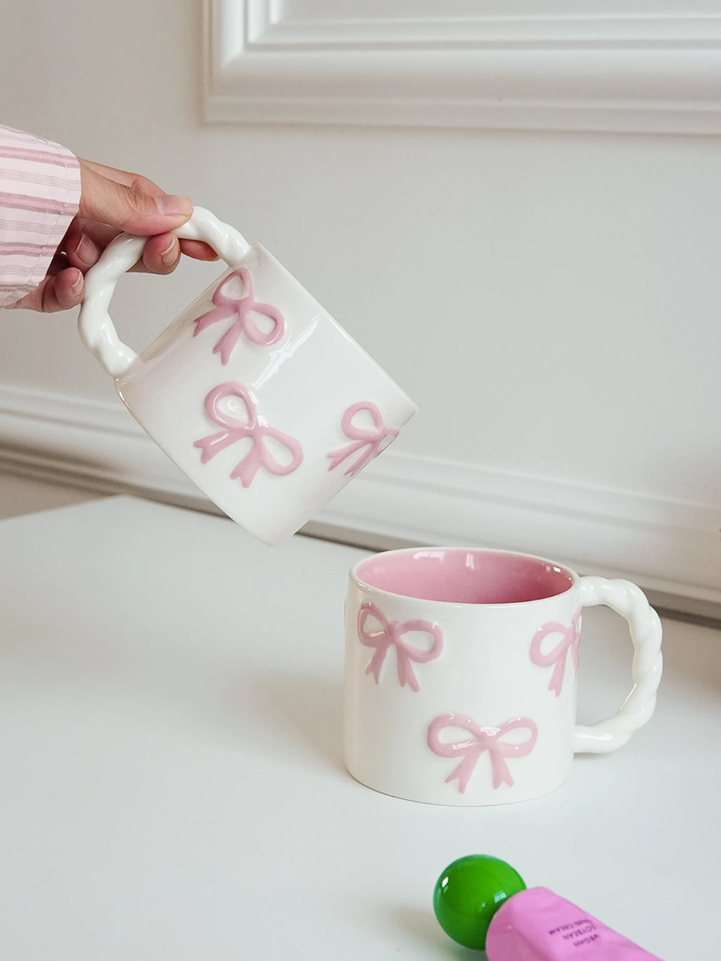 1Pc 13.4oz Pink Ceramic Mug with Bowknot, Ceramic Cup with Twisted Handle, Exquisite and Simple Pink Embossed Cup, Suitable for Latte Art in Coffee Shops, Home Decor Drinkware, Drinking Cup for Kitchen, Living Room, Bedroom,