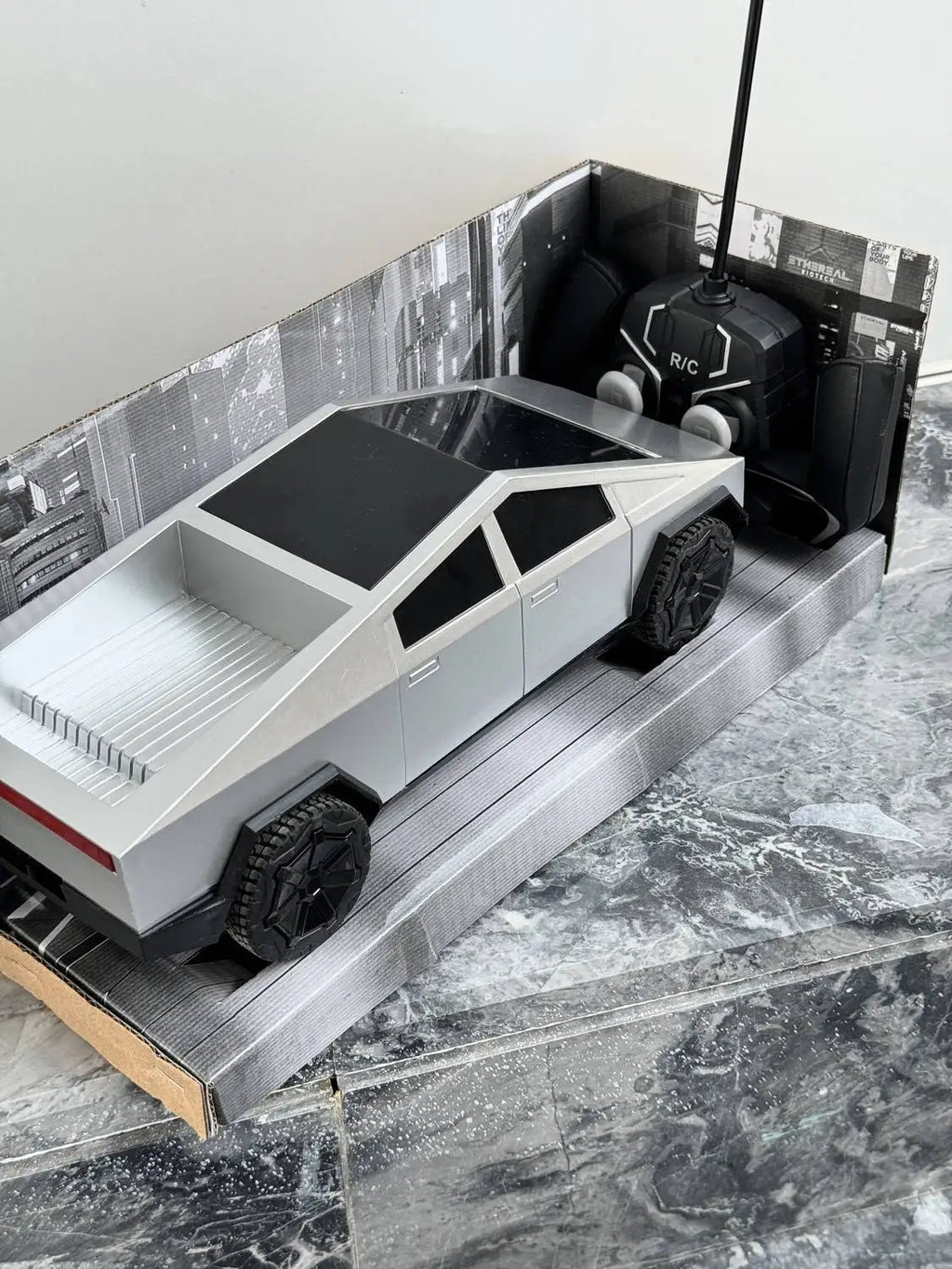 1:12 Rc Cybertruck Offroad Station Wagon Batmobile Rc Car Simulation Pickup Truck Simulation Collection Model Kids Toys Boy Gift