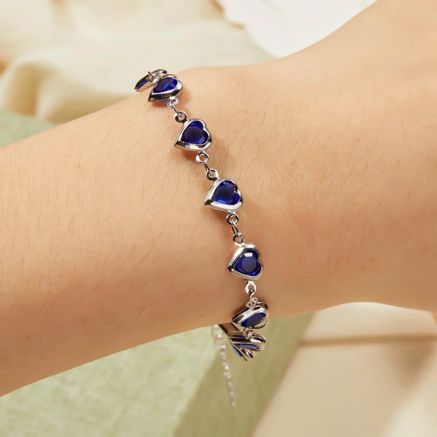 Elegant Red Crystal Zircon Metal Chain Bracelets for Women Colorful Heart Bracelets Party Wedding Wrist Charms Jewelry Gift