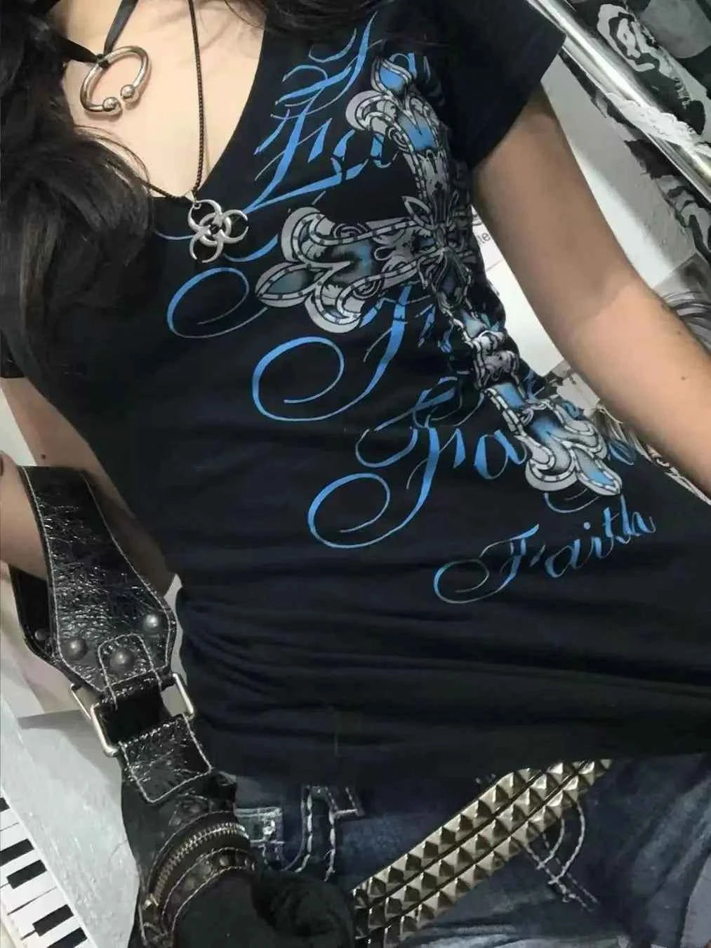 Rock Gothic Streetwear Letter Cross Graphic T shirts Gyaru 2000s Clothes Harajuku Top Women V-neck Tees Sweet Y2k Vintage tshirt