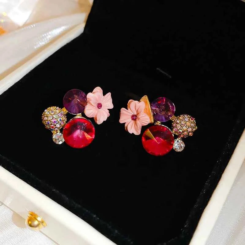 Green Flower Rhinestone Stud  Earrings For Women Sweet Delicate Fashion Personality Design Sense Commuter New Earring Wholesale