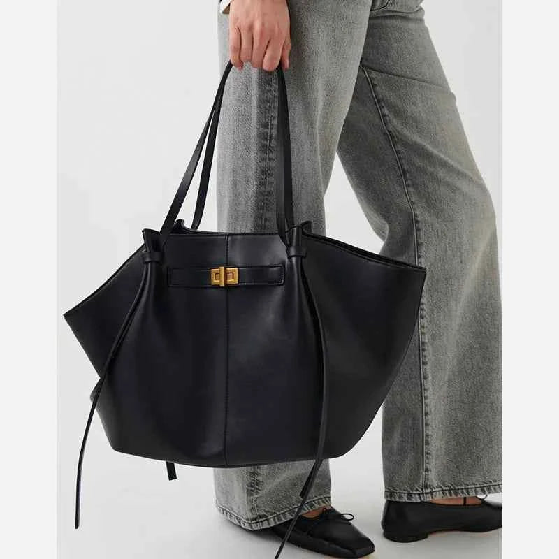 Fashion Large Capacity Trapeze Bag Designer Chic Lock Women Shoulder Bags Luxury Pu Leather Handbags Trend Underarm Bag 2025