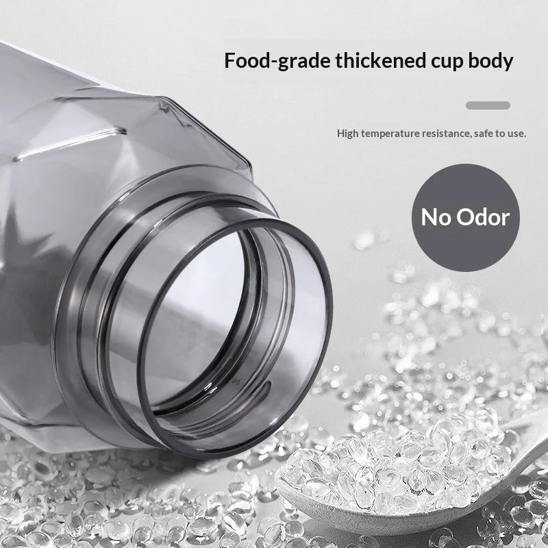 Large-capacity Sports Water Bottle Made of PC Material with Leak-proof Design Suitable for Use in Fitness Venues and Outdoors