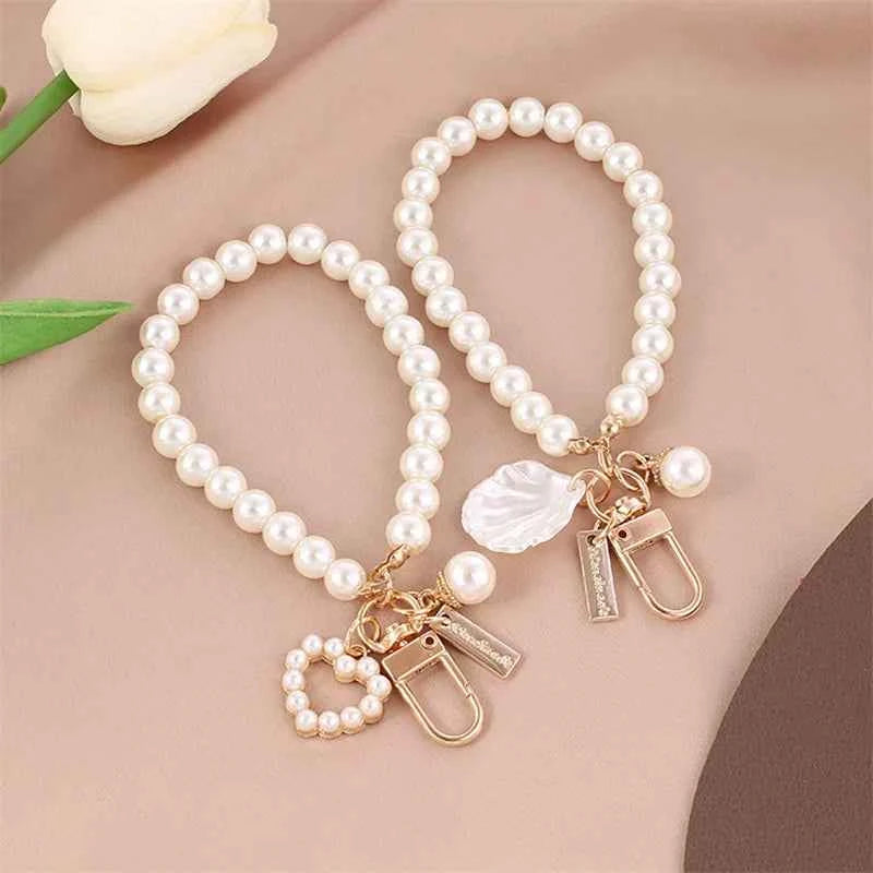 New Arrival Pearl Heart Charm Keyring Bag Charm Accessory for Women, Trendy Key Pendant for Backpacks, Unique Gift Idea
