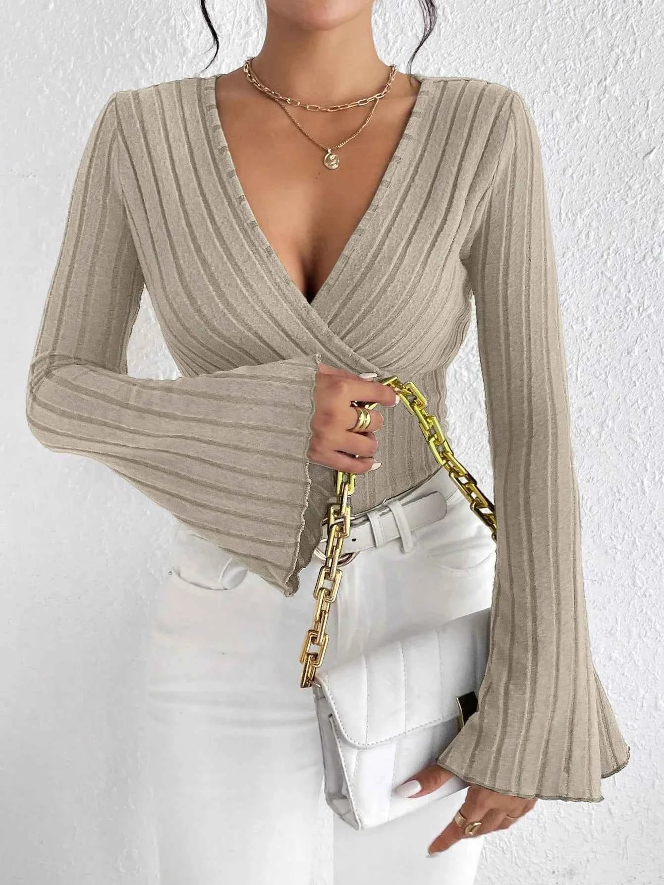 Ladies' autumn and winter apricot-colored V-neck long-sleeved slim striped T-shirt knitted sweater, sexy knitted top