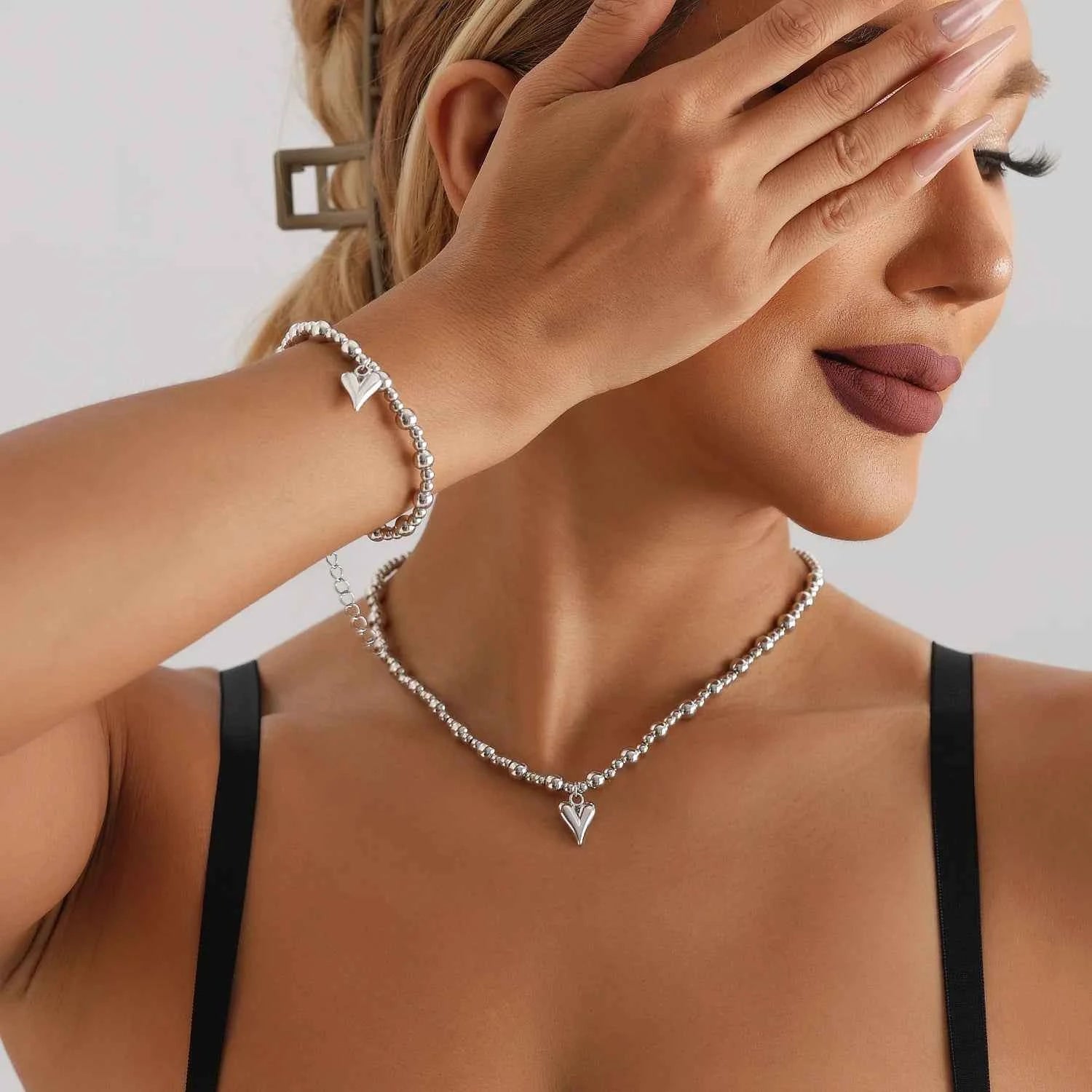 Y2K Heart Beaded Necklace Women Boho Crystal Class Gravel Clavicle Chain Cool Y2K Choker Exquisite Fashion Jewelry