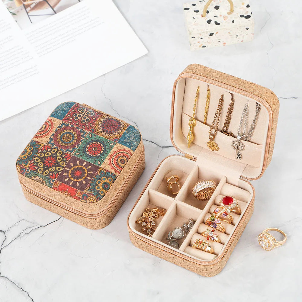 Mini Retro Jewelry Box Portable Travel Jewelry Organizer Display Case for Rings Earrings Necklace Bracelets Jewelry Storage Case