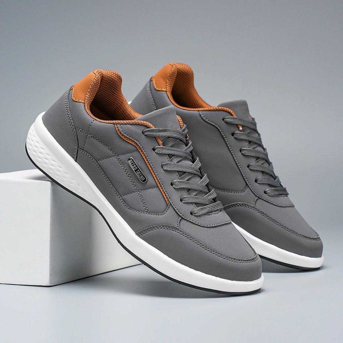New Breathable Leather Men Shoes Lightweight Comfortable Men Sneakers Fashions Lace Up Casual Shoes Flat Shoes Zapatillas Hombre