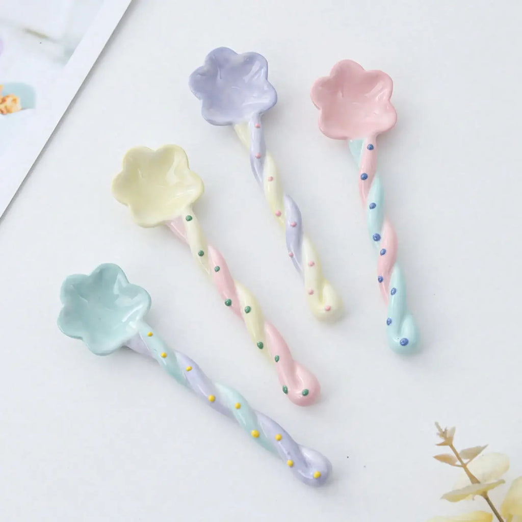 Ceramic Long-Handled Spoon For Home Use, High Aesthetic Value, Cute Ins-Style Stirring Spoon, Coffee Spoon, Girly Spoon, Suitable For Graduation Gifts, Daily Use, And Holiday Presents.