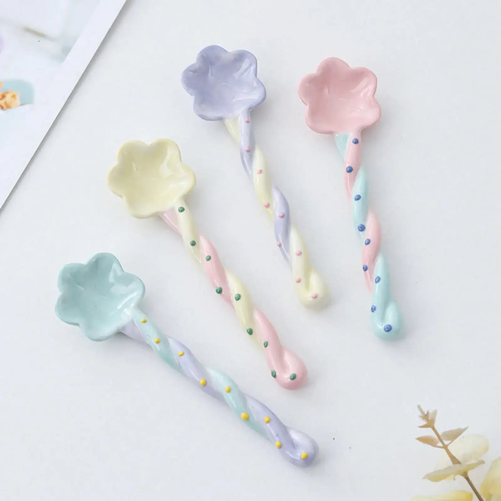 Ceramic Long-Handled Spoon For Home Use, High Aesthetic Value, Cute Ins-Style Stirring Spoon, Coffee Spoon, Girly Spoon, Suitable For Graduation Gifts, Daily Use, And Holiday Presents.