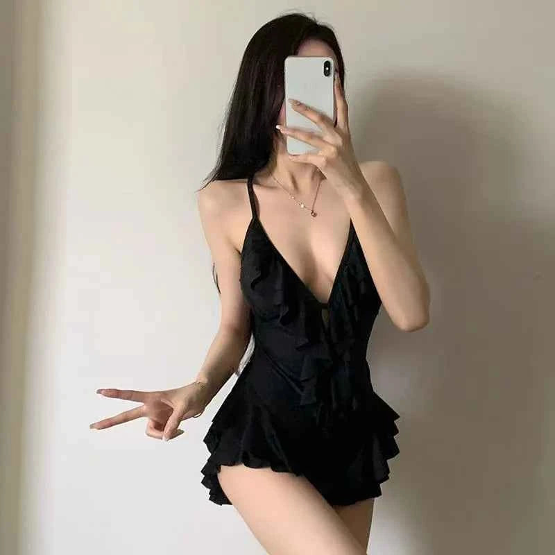Fashionable Korean style women's one-piece swimsuit, push-up and backless, perfect for sexy girls, students, beach vacations