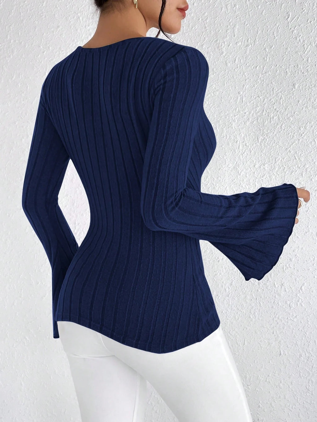 Ladies' autumn and winter apricot-colored V-neck long-sleeved slim striped T-shirt knitted sweater, sexy knitted top