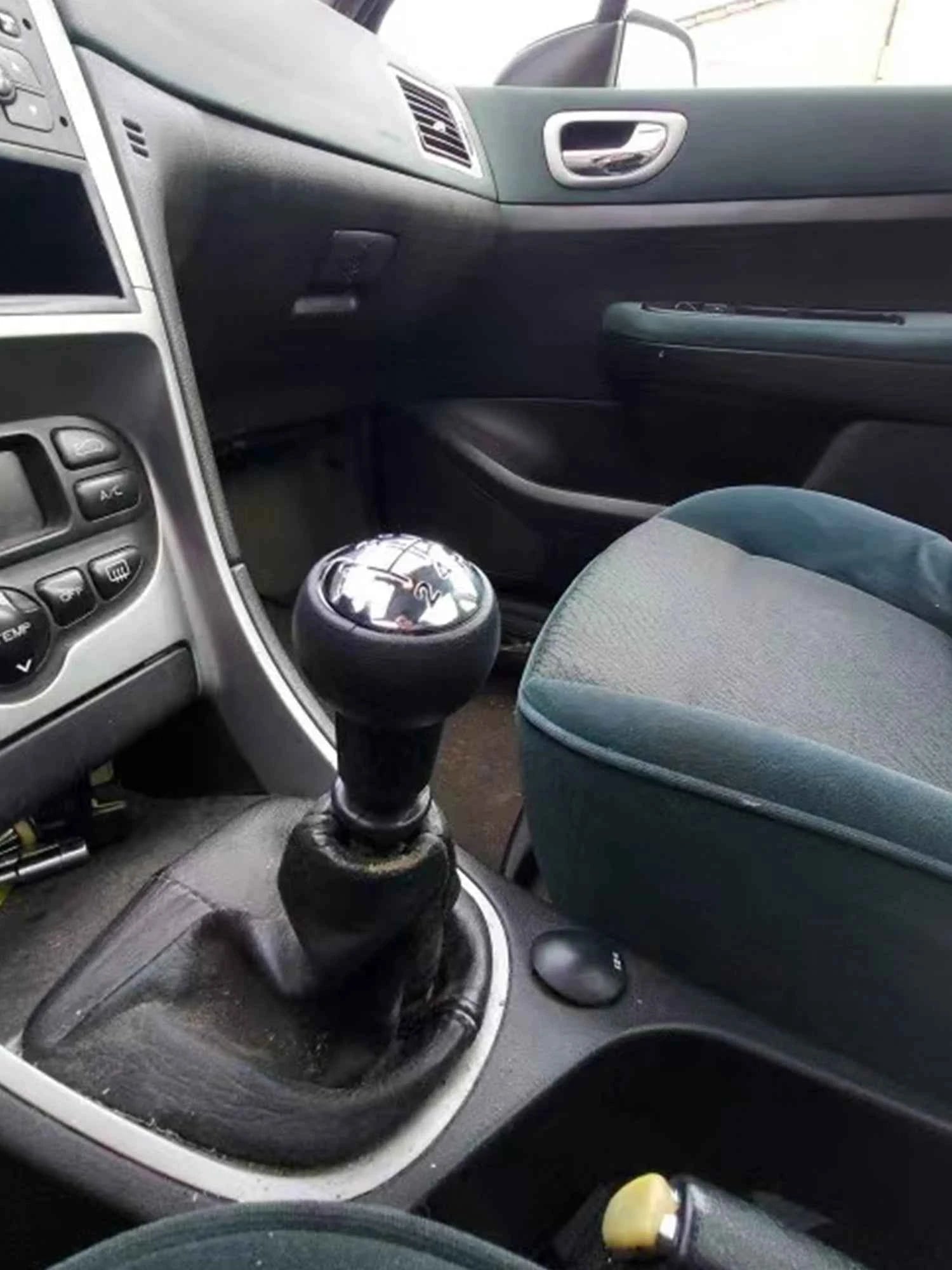 5 Speed Car Gear Stick Shift Knob Lever Handle For Peugeot 206 207 307 308 407 For Citroen C4L C2 C3 C5 New Quality Accessories